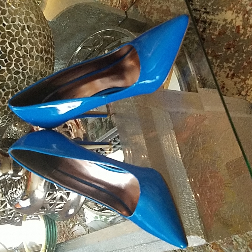 Worthington Sheena Neon Blue Pumps